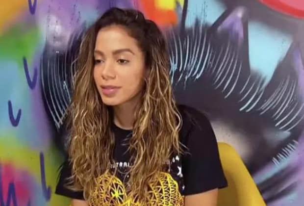 Anitta tem reação inesperada com pergunta de Pedro Bial sobre casamento