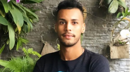 Em tempos de crise, jogador de futebol vira feirante