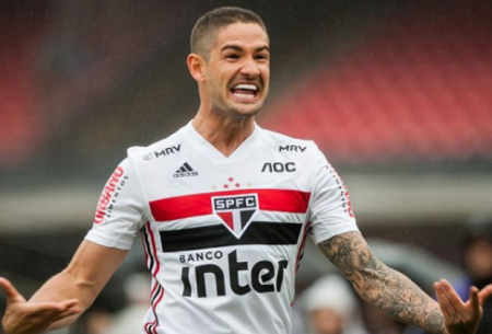 Alexandre Pato muda o visual após conquista no TikTok