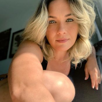 Ex-paquita, Andrezza Cruz relembra foto raríssima ao lado de Xuxa Meneghel