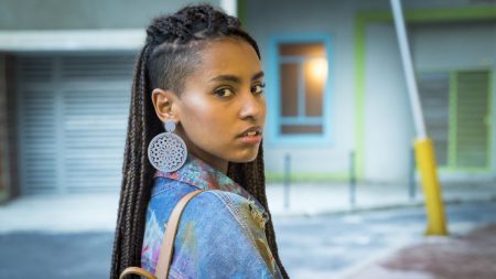 Ex-Malhação, Gabz muda o visual e posa de biquíni