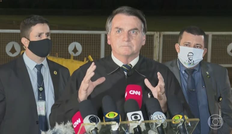 Repórter da Globo reage a comentário de colunista e dispara contra Bolsonaro