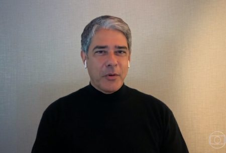 William Bonner se emociona e lamenta perseguição de apoiadores de Bolsonaro