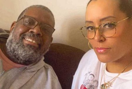 Péricles recebe alta médica após internação por infecção