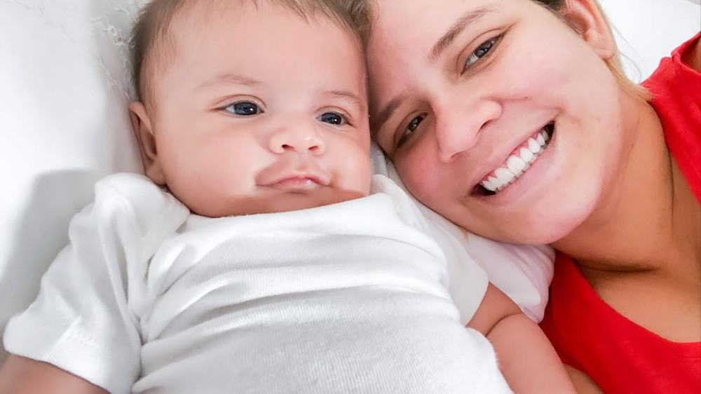 Marília Mendonça faz arraiá para comemorar 6 meses do filho