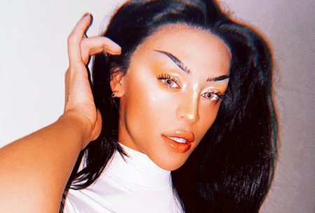 Ostentando corpão, Pabllo Vittar faz proposta em pleno Dia dos Namorados