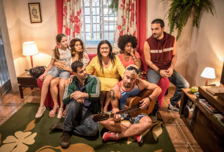 Elenco de Amor de Mãe assina termo de compromisso com a Globo