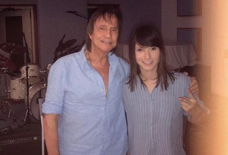 Ex-The Voice se pronuncia sobre boatos de affair com Roberto Carlos