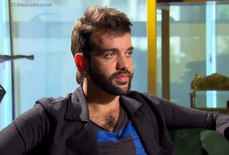 Ex-vocalista do Twister surpreende e lembra abuso sexual na adolescência