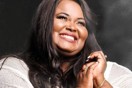 Cantora gospel morre, aos 45 anos, de coronavírus