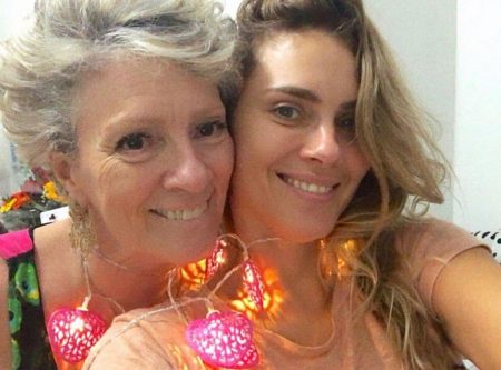Carolina Dieckmann lembra da mãe falecida e presta homenagem