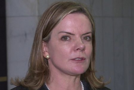 Gleisi Hoffmann critica Globo e diz que emissora ajudou Bolsonaro