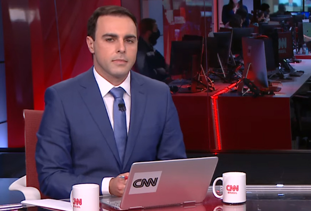 Substituto de Reinaldo Gottino brinca com a esposa ao vivo na CNN Brasil