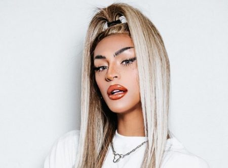 Fã diz que Pabllo Vittar não tem “aquilo” e cantora dá resposta voadora