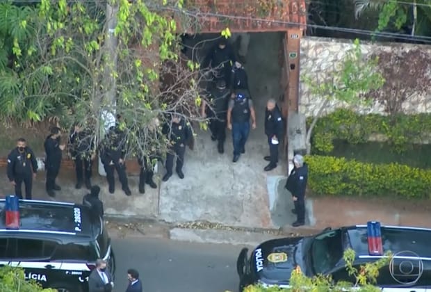 Operação da Globo na prisão de Queiroz choca web e deixa concorrentes para atrás