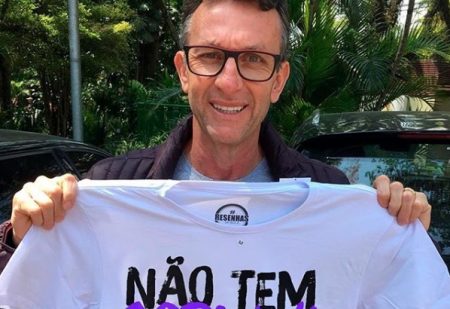Neto faz homenagem à mãe e brinca com frase sugestiva em camiseta