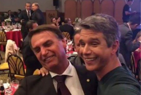 Márcio Garcia é detonado após vídeo de beijo em Bolsonaro viralizar