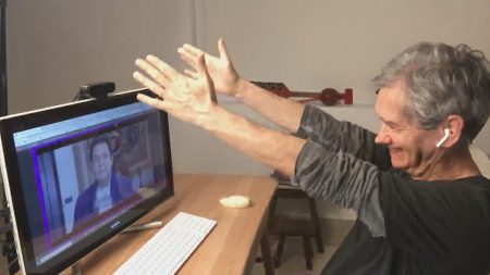 Altas Horas festeja 70 anos de Serginho Groisman com Faustão e Fernanda Montenegro