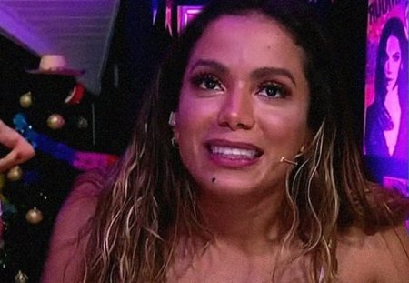 Anitta fica ruiva pela primeira vez e choca ao mostrar resultado