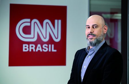 Chefão da CNN Brasil reage e rebate críticas aos debates polêmicos do canal