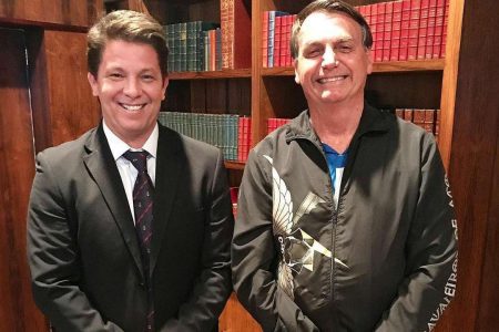 Após uma semana, Mario Frias tem posse simbólica com Bolsonaro