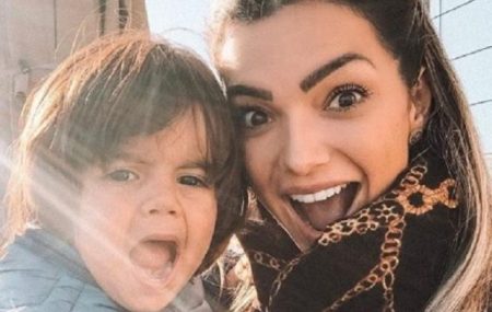Após banho polêmico, Kelly Key posta vídeo rebolando com o filho