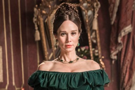 Mariana Ximenes compartilha fotos do retorno às gravações de Nos Tempos do Imperador