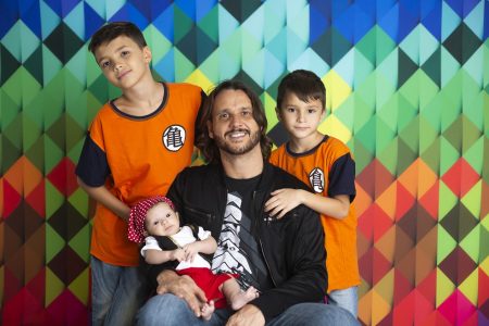 Tato, do Falamansa, fala sobre como tem entretido os filhos durante a quarentena