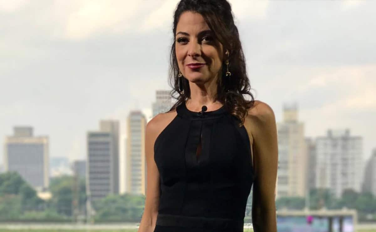 Ana Paula Padrão quebra o protocolo e celebra data histórica do SBT Brasil