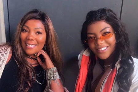 Mãe de Ludmilla reage após filha ser detonada por fazer show durante a pandemia