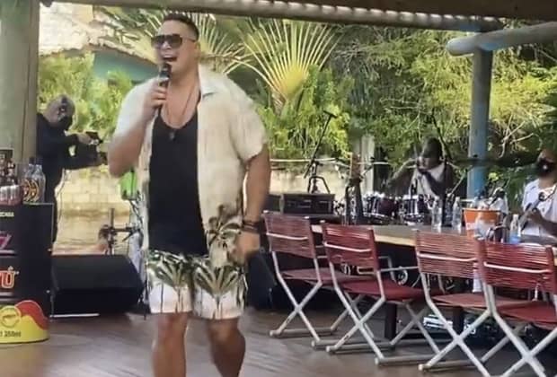 Live do Harmonia do Samba recebe críticas após aglomeração em lagoa