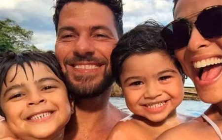 Juliana Paes comemora fim das aulas online e chegada das férias escolares dos filhos