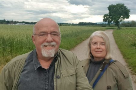 Paulo Coelho reage contra crítica após presente luxuoso à mulher