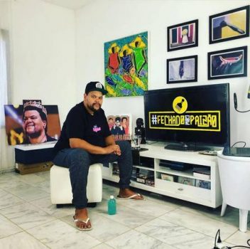 Babu Santana exibe resultado da prática de boxe em casa e surpreende