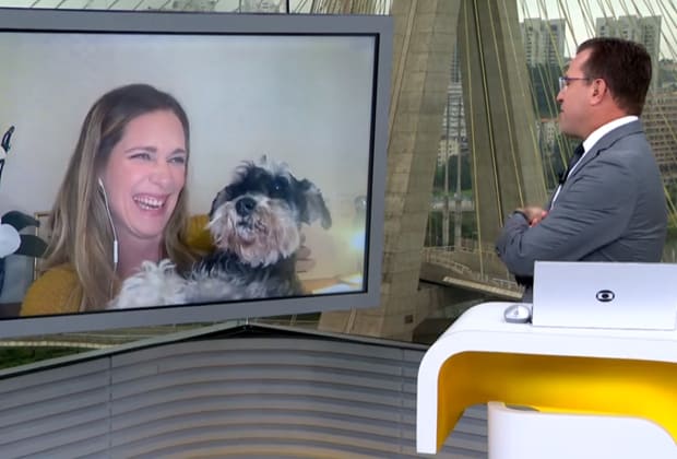 Rodrigo Bocardi se encanta e “conversa” com cachorro de repórter ao vivo