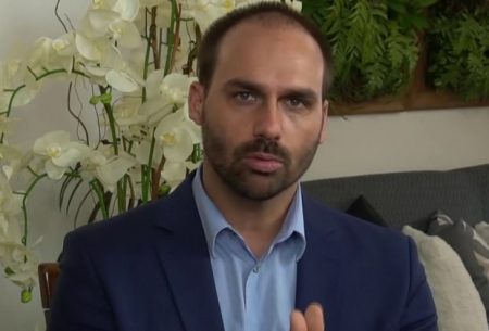 Eduardo Bolsonaro defende o pai e reage contra atitude de Xuxa, Casagrande e Felipe Neto