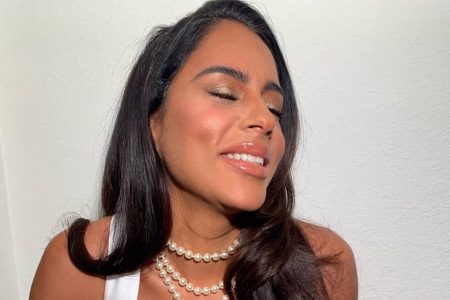 Look de filha de Gilberto Gil em voo chama a atenção