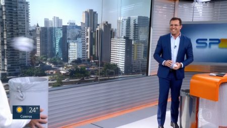 Rodrigo Bocardi e Felipe Andreoli jogam basquete no estúdio do SP1