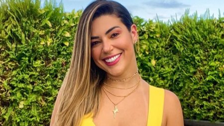 Vivian Amorim faz tatuagens pela primeira vez e explica significado