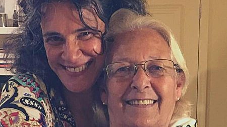 Simone fala da morte da irmã e se emociona