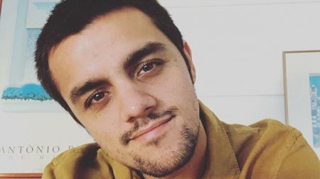 Felipe Simas fala sobre paternidade em tempos de quarentena