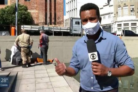 Repórter da Globo é surpreendido com acidente e ajuda a salvar homem de afogamento