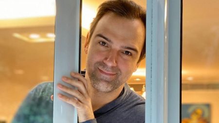 Tadeu Schmidt passa sermão sobre uso da máscara na quarentena