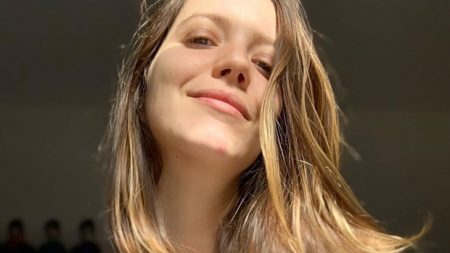 Nathalia Dill exibe barriguinha de gravidez e enche web de fofura