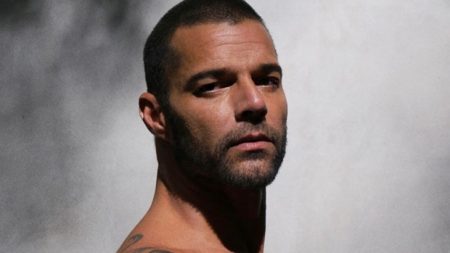 Ricky Martin relembra quando se assumiu gay e faz desabafo emocionante