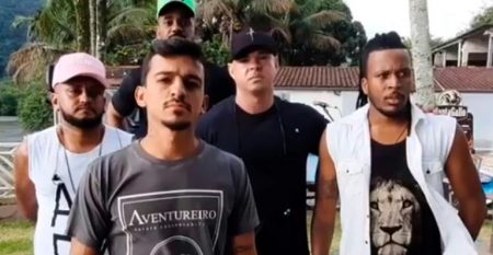 Grupo de pagode tem live invadida pela polícia e motivo vem à tona