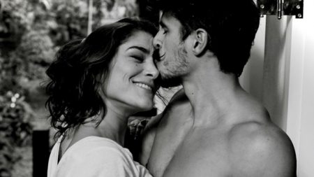 Priscila Fantin faz declaração de amor e ganha mão boba do namorado