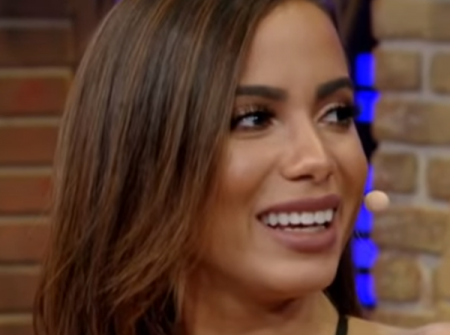 Pânico compara Anitta com cachorra de rua e causa polêmica ao vivo