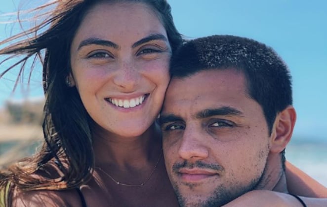 Esposa de Felipe Simas capricha na declaração de amor e encanta fãs do casal
