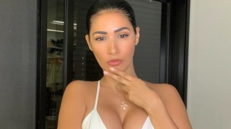 Simaria abusa do decote em foto e deixa seguidores babando
